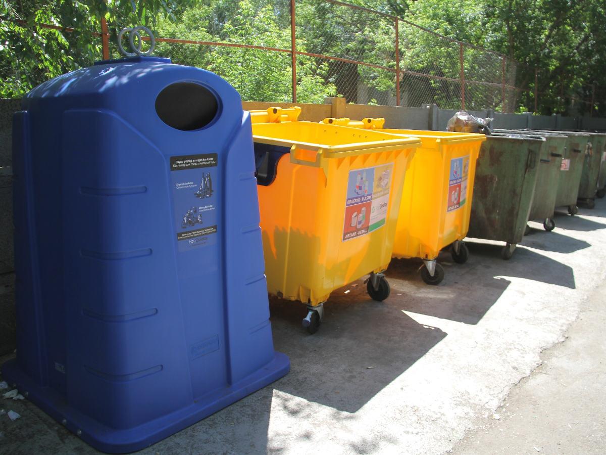В Усть-Каменогорске устанавливают контейнеры для раздельного сбора мусора
