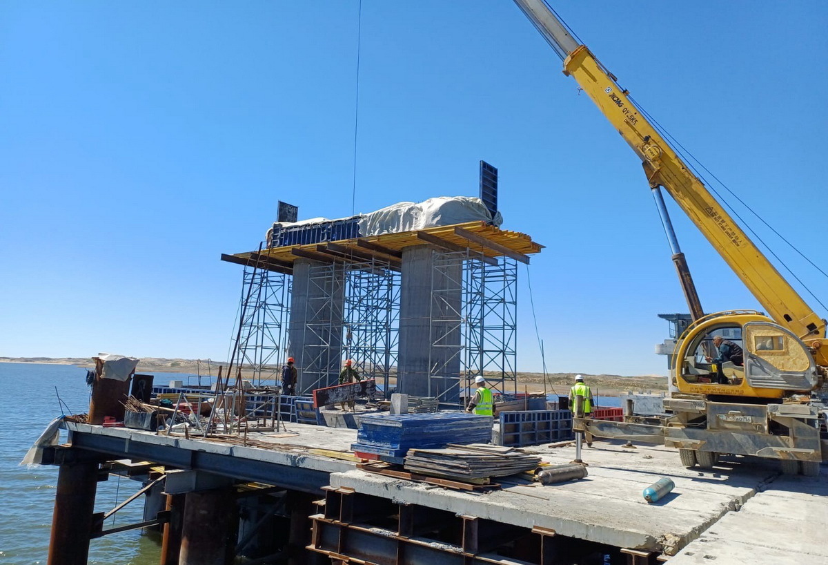 Минтранс показал, как строится мост через Бухтарминское водохранилище