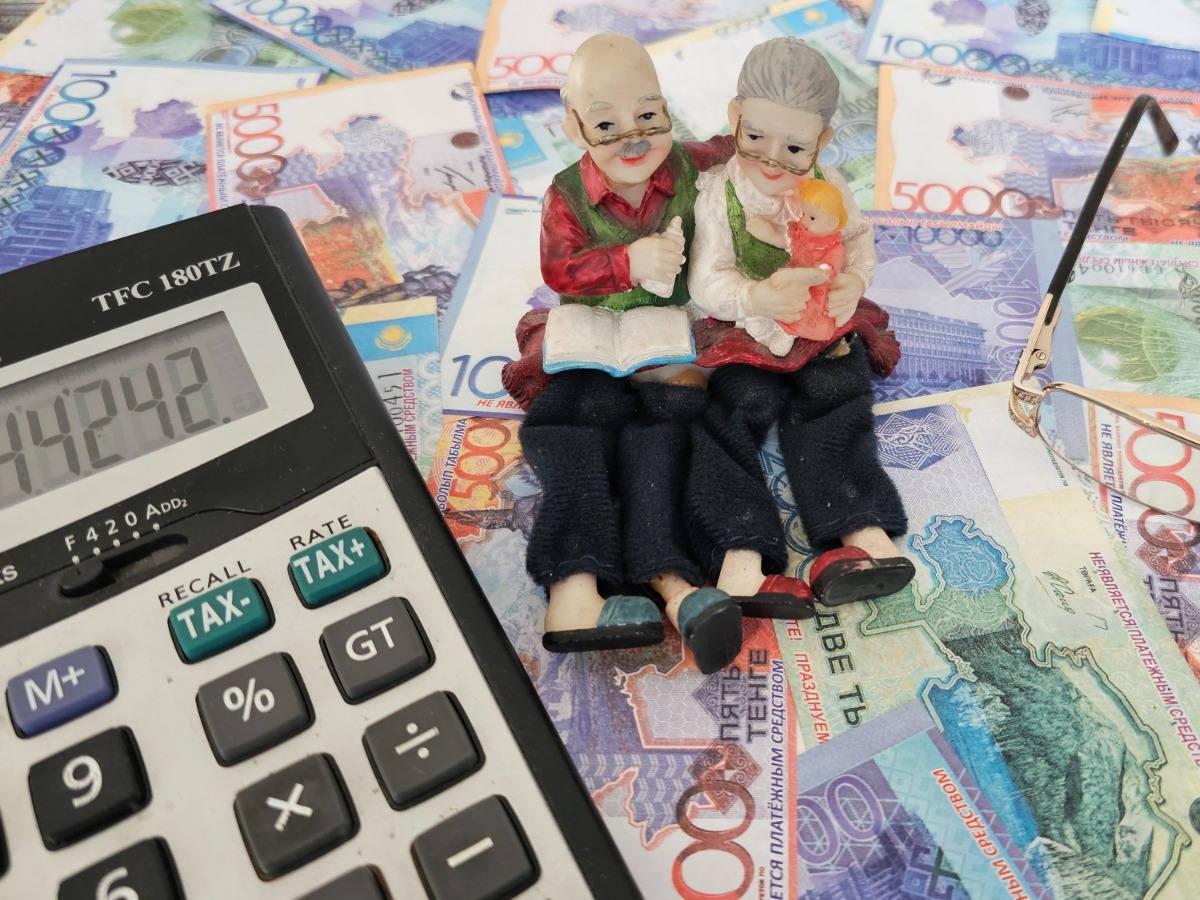 Кто и какие выплаты получит к праздникам в 2025 году?