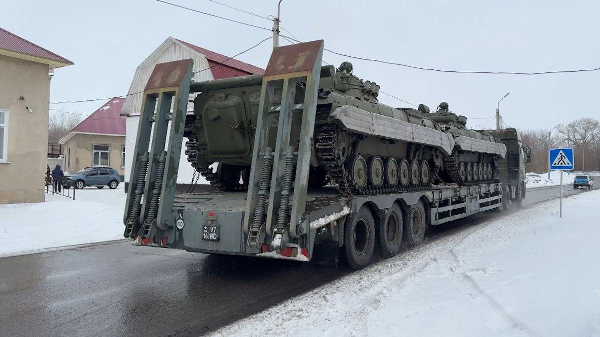 Жителей ВКО предупредили о перемещении военной техники 