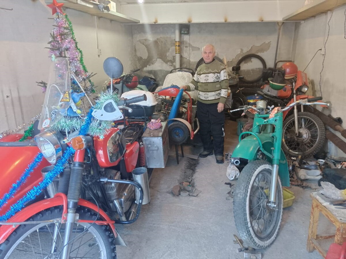 В Риддере Дед Мороз колесит на «Яве»