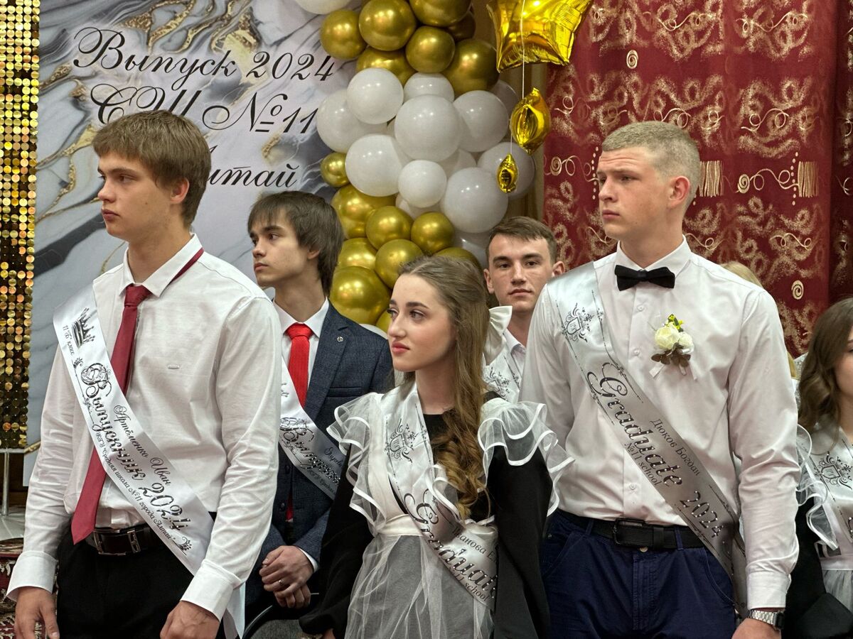 305 учеников района Алтай попрощались со школой 