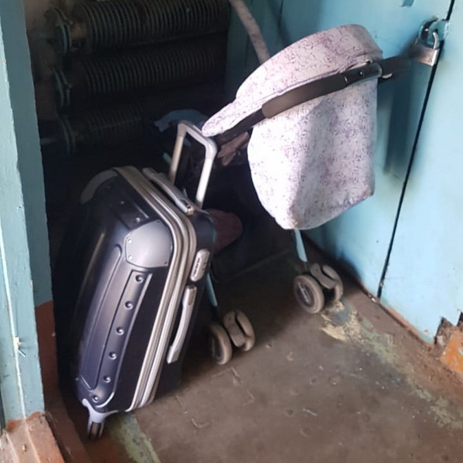 В Усть-Каменогорске пенсионерка сообщила в полицию о подозрительном чемодане в подъезде