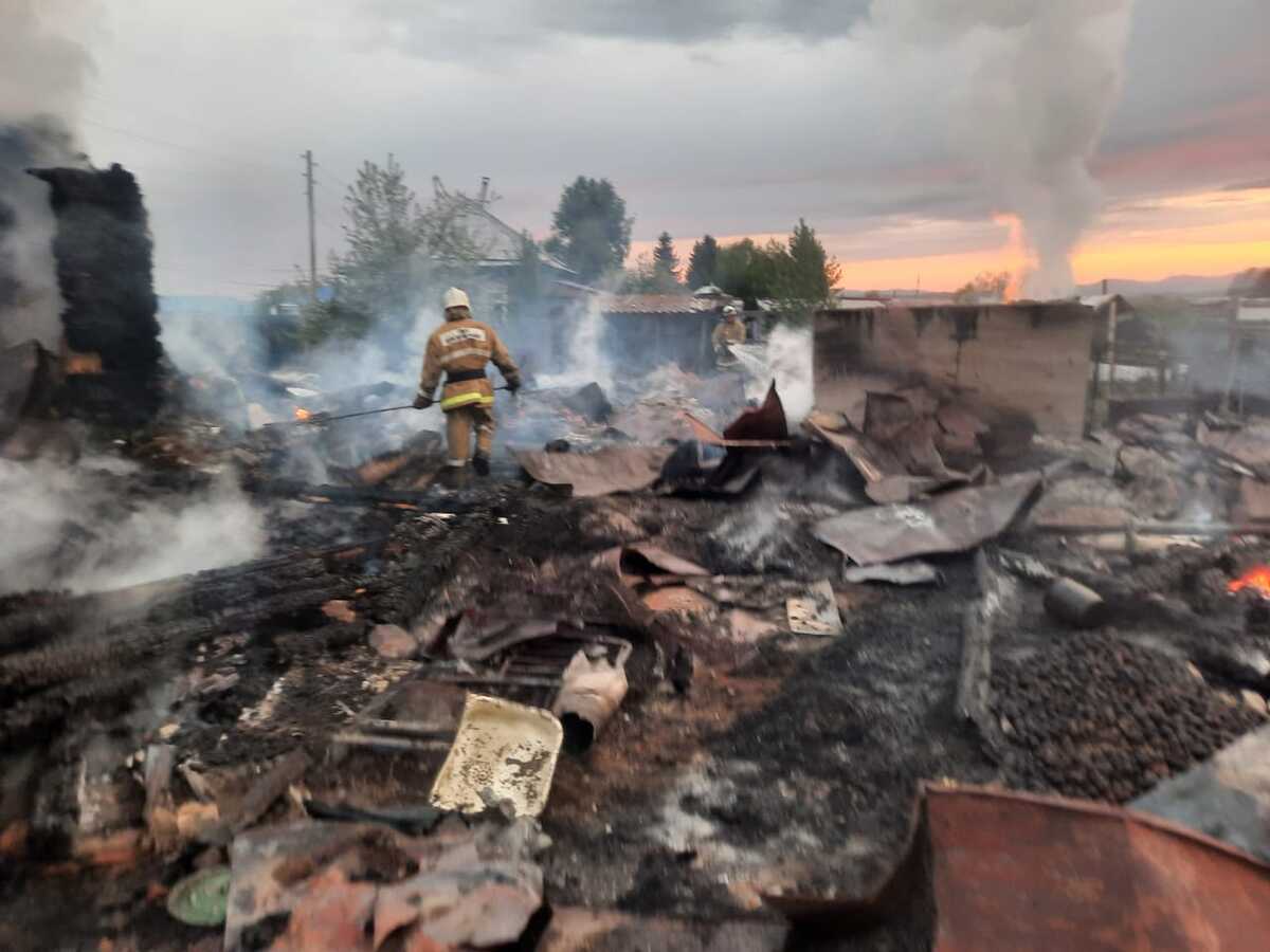 В ВКО в одном из поселков произошел крупный пожар