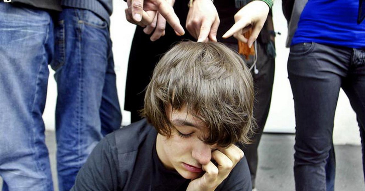 Избиение школьницы в ТРЦ — не единственный эпизод подростковой жестокости в Усть-Каменогорске