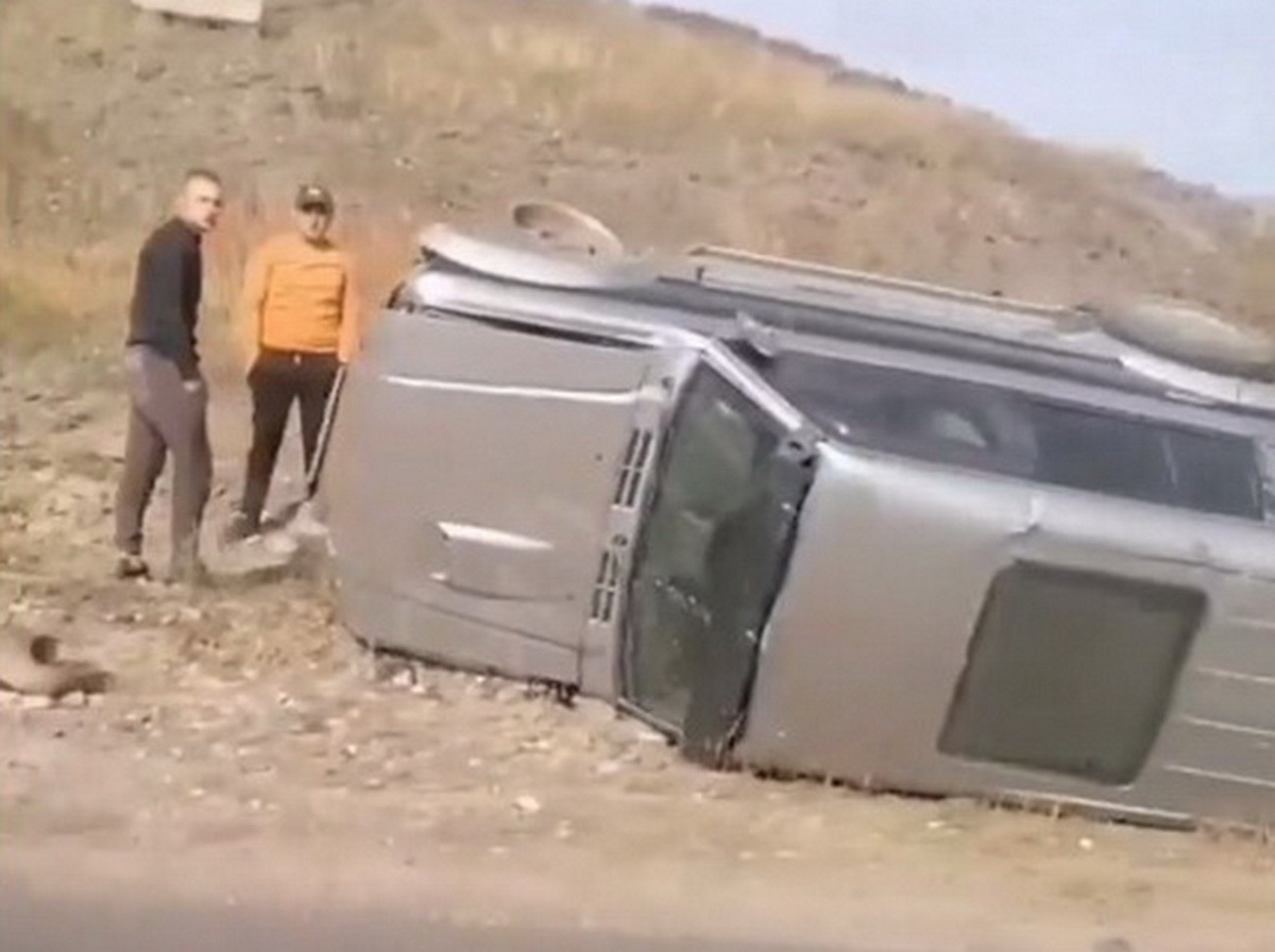 В ВКО на трассе опрокинулся легковой автомобиль 