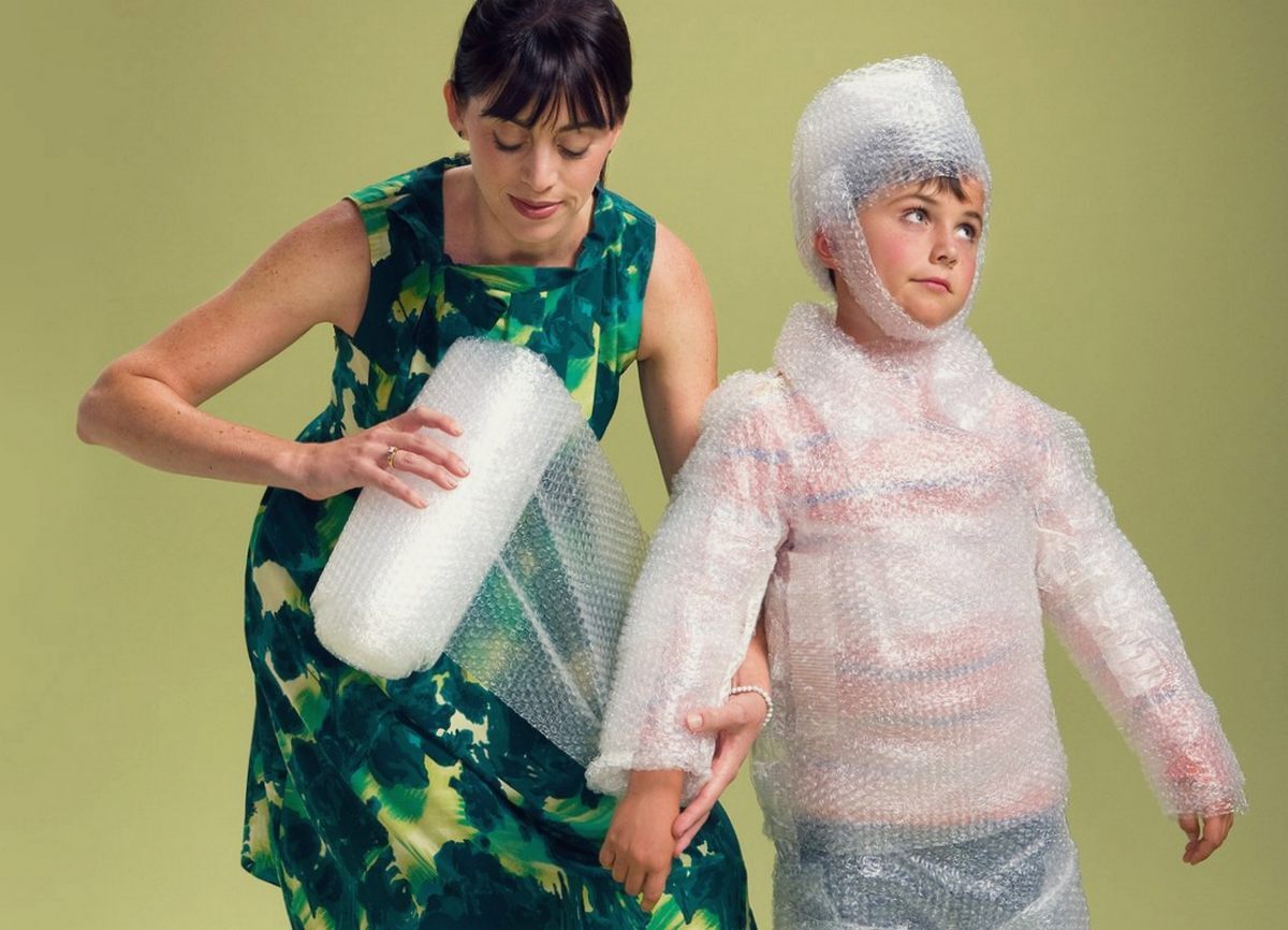 Чрезмерная опека мешает детям взрослеть?