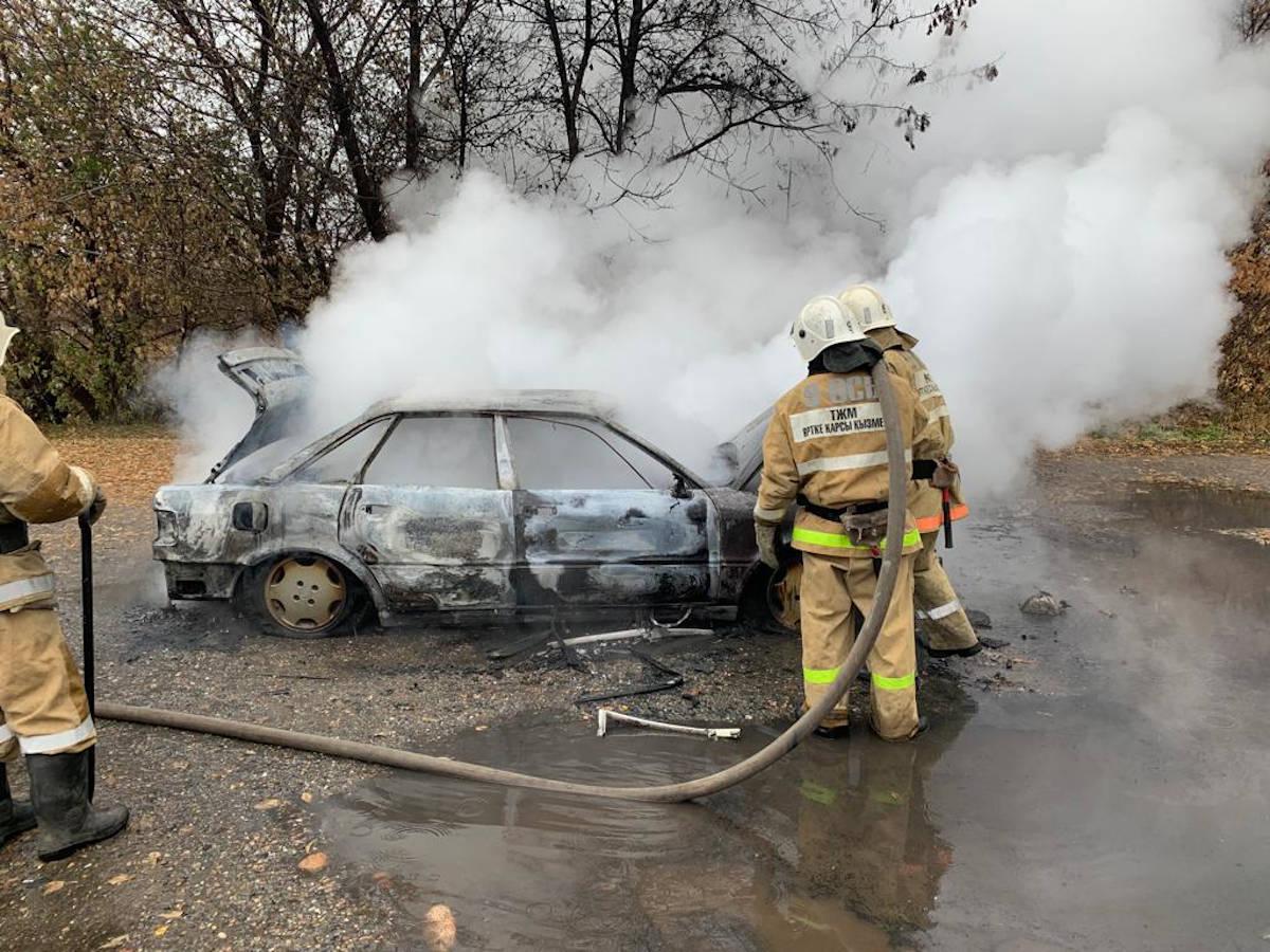 В Усть-Каменогорске во время движения загорелся автомобиль