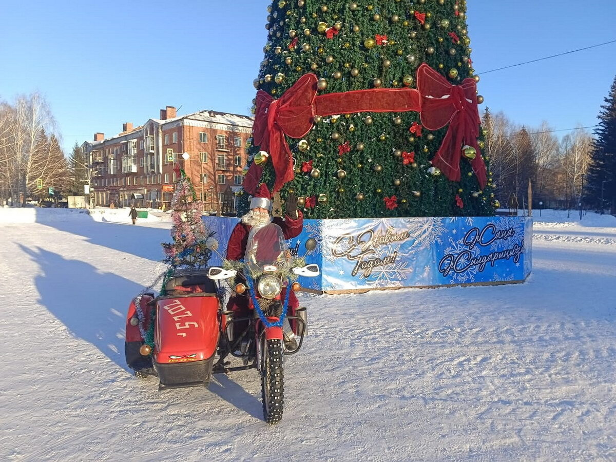 В Риддере Дед Мороз колесит на «Яве»