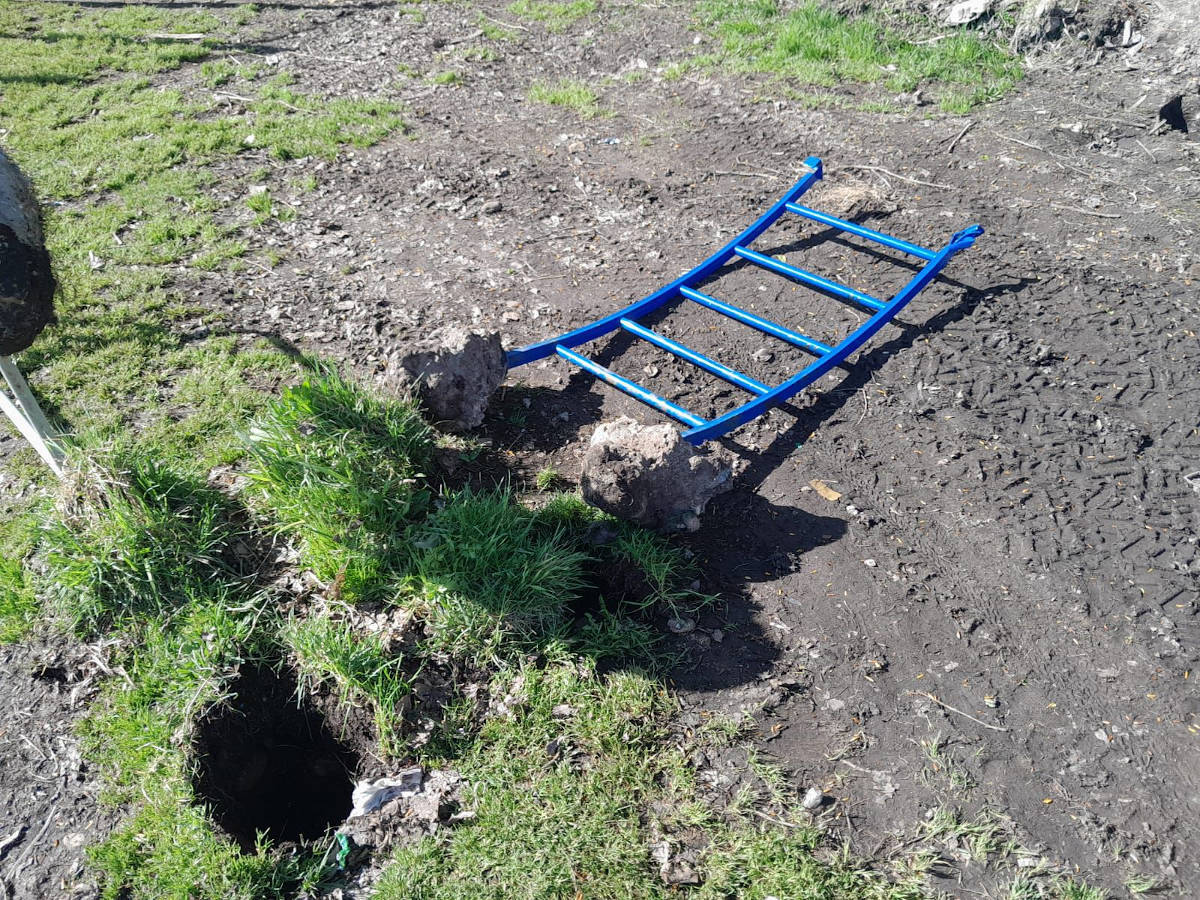 В ВКО подростки разгромили детскую площадку