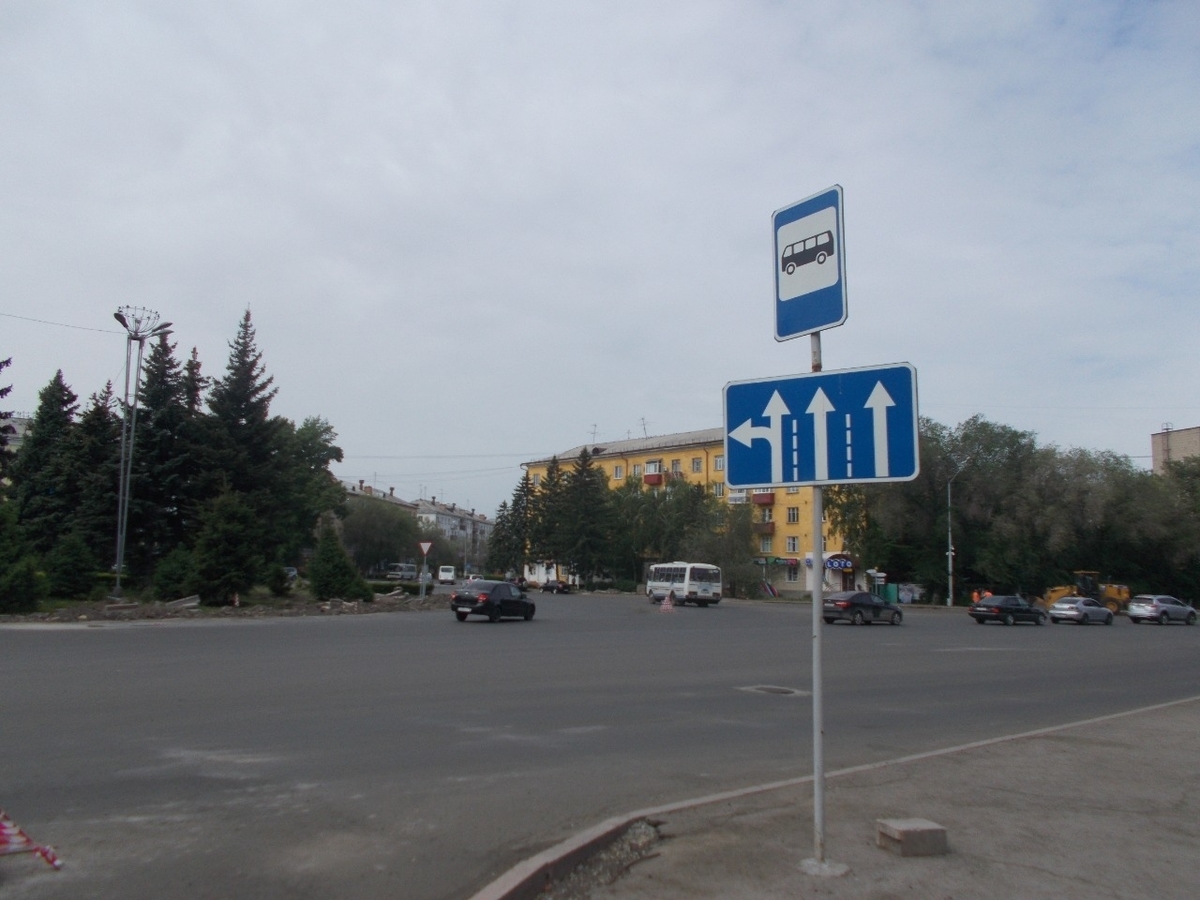 В полиции объяснили странную регулировку движения на площади Ушанова в Усть-Каменогорске