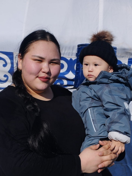 Победителем в соревновании по поднятию барана в Риддере стала женщина