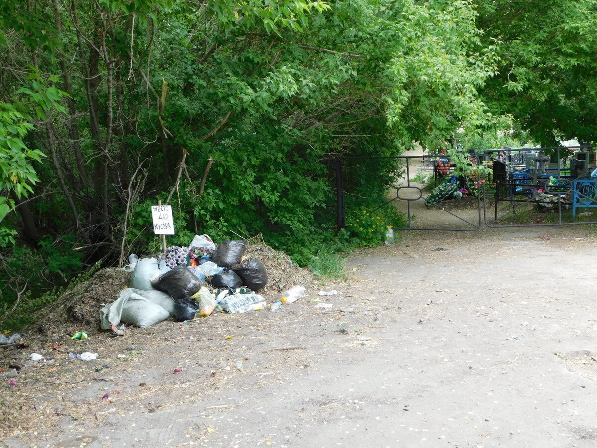 Кто наводит порядок на кладбищах Усть-Каменогорска?