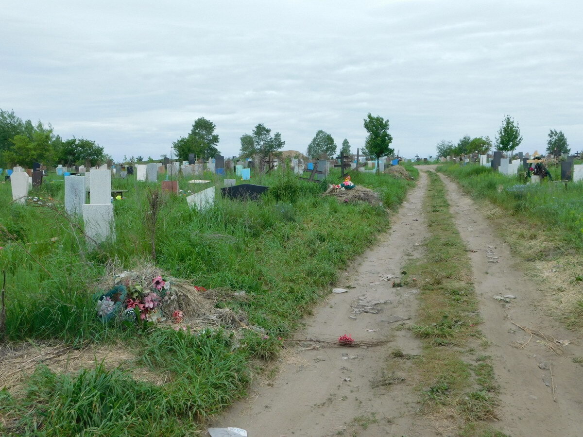 Кто наводит порядок на кладбищах Усть-Каменогорска?