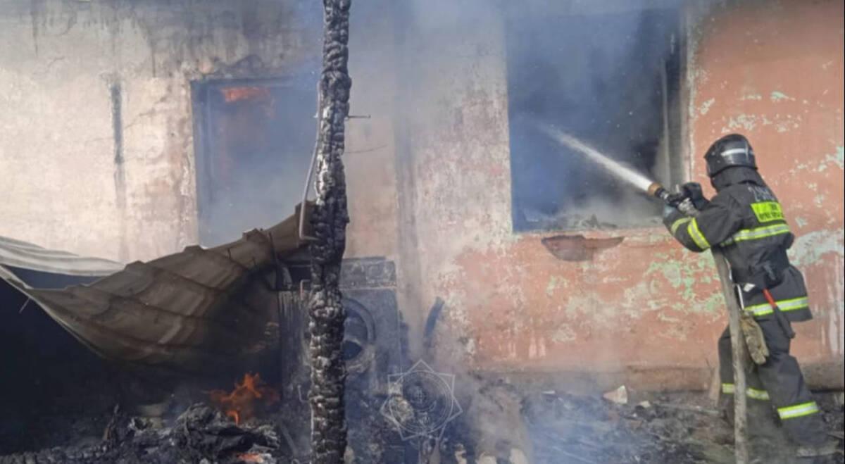 В ВКО при пожаре два человека получили ожоги