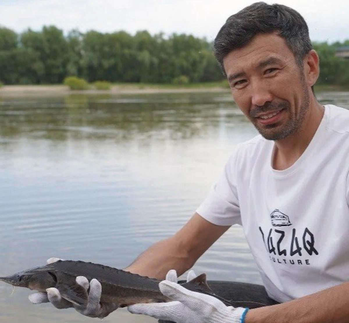 В ВКО в Чёрный Иртыш выпустили молодь сибирского осетра 