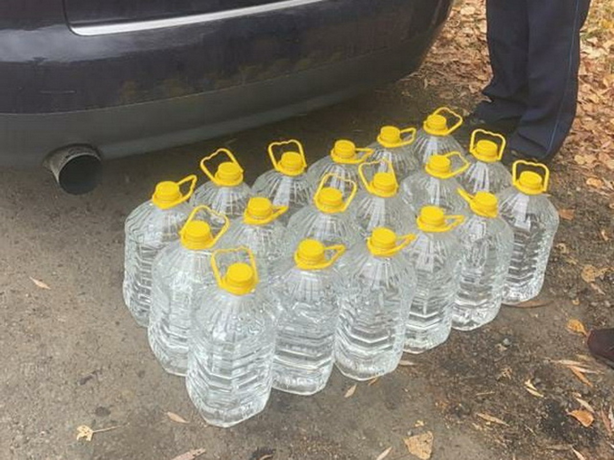 Житель ВКО перевозил в машине 90 литров нелицензированного алкоголя