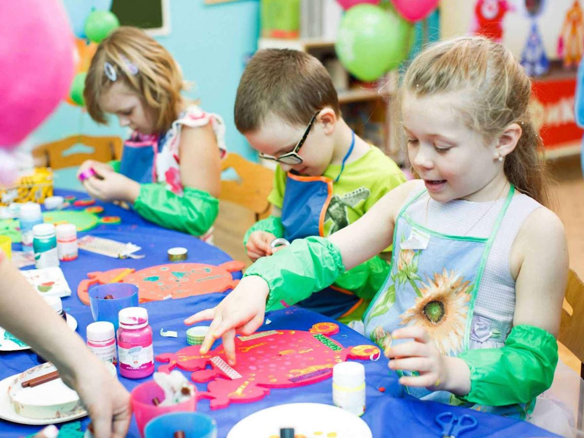 Где в Усть-Каменогорске дети могут научиться рисовать, шить, лепить из глины?