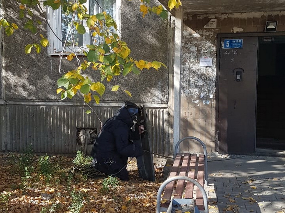 В Усть-Каменогорске пенсионерка сообщила в полицию о подозрительном чемодане в подъезде