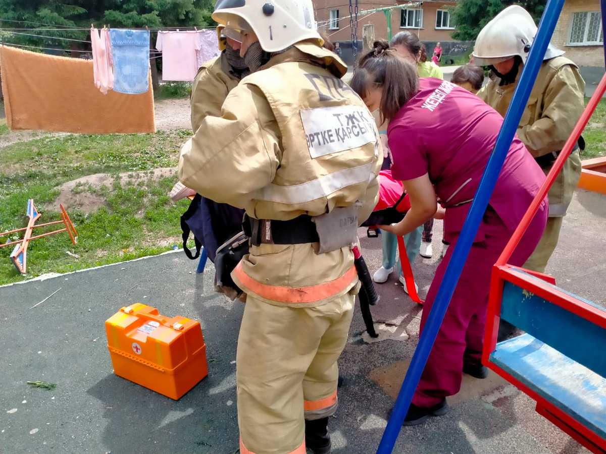 В ВКО ребёнок застрял под качелями