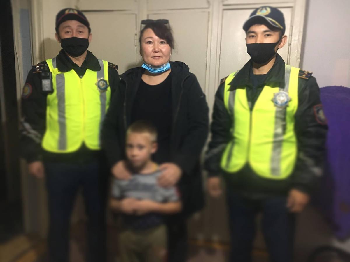 Полицейские Усть-Каменогорска за полчаса нашли пропавшего ребенка