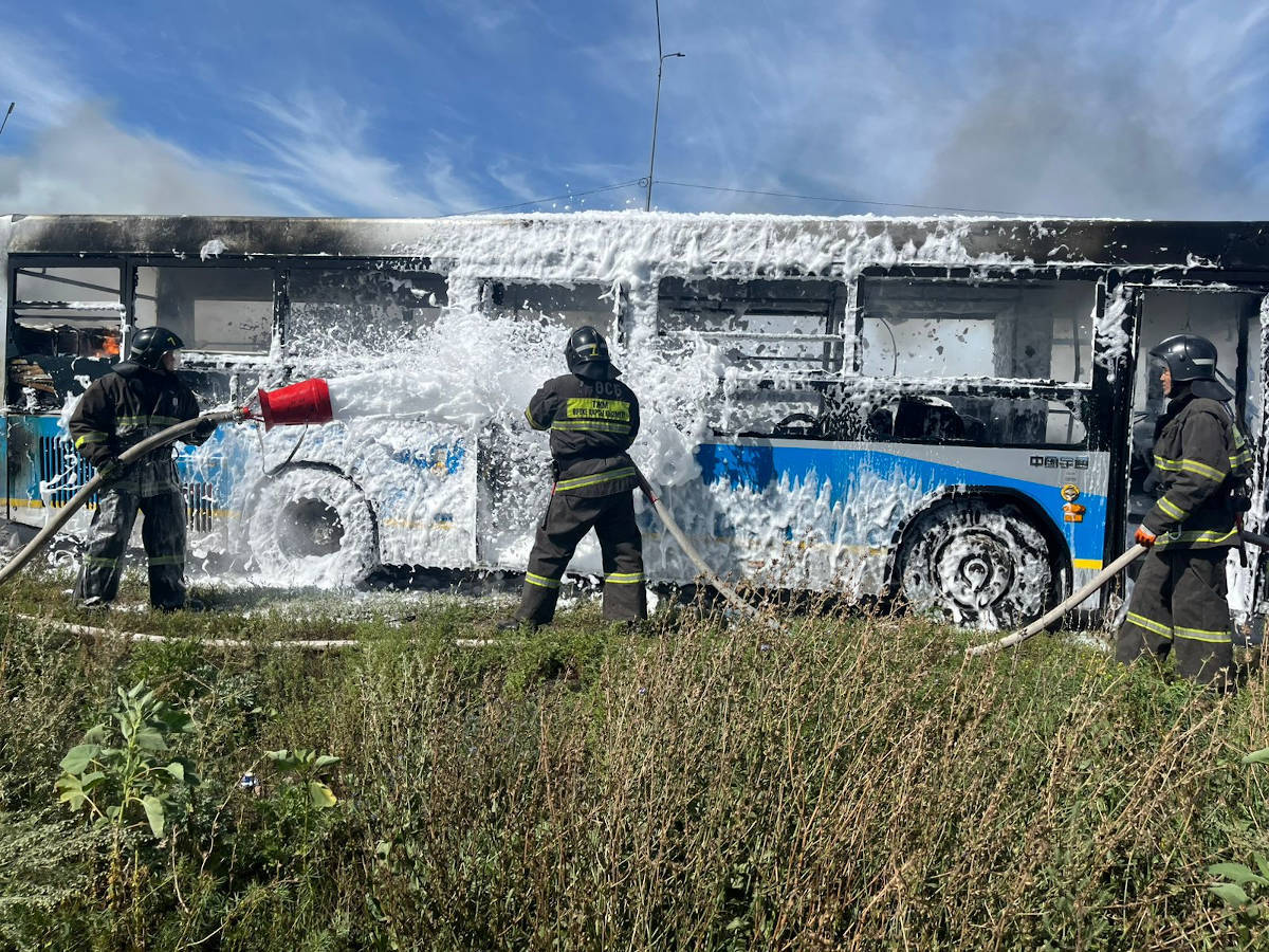 В Усть-Каменогорске горел автобус 