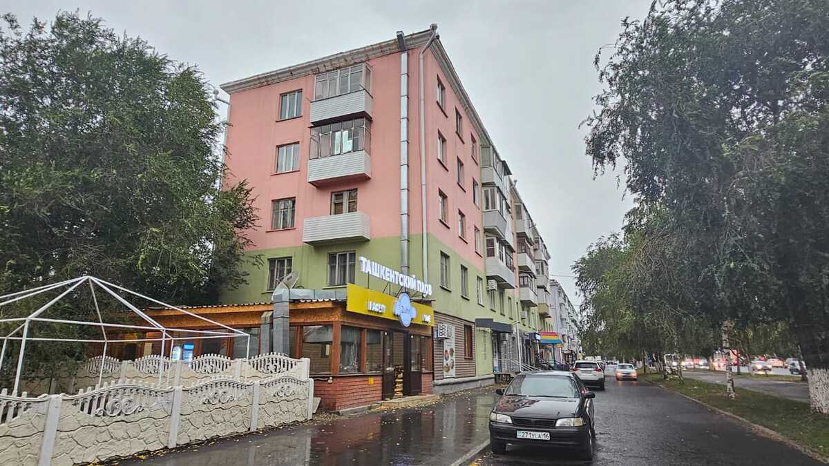 В Усть-Каменогорске в ближайшее время должны приступить к ремонту сгоревшей крыши пятиэтажки