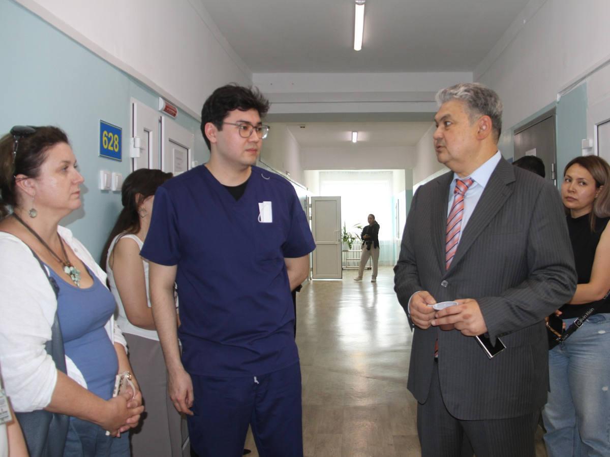 Аким ВКО поручил провести ремонт в бывшей первой горбольнице Усть-Каменогорска