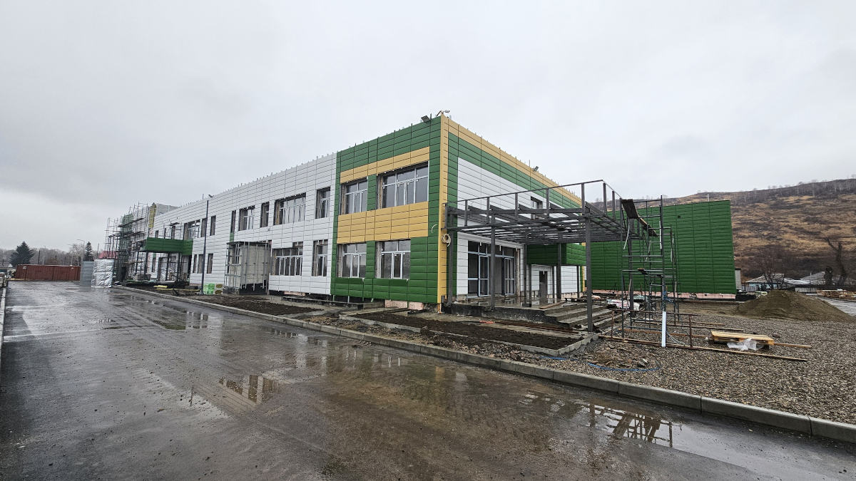 Короткий световой день доставляет неудобства строителям новых школ в Усть-Каменогорске