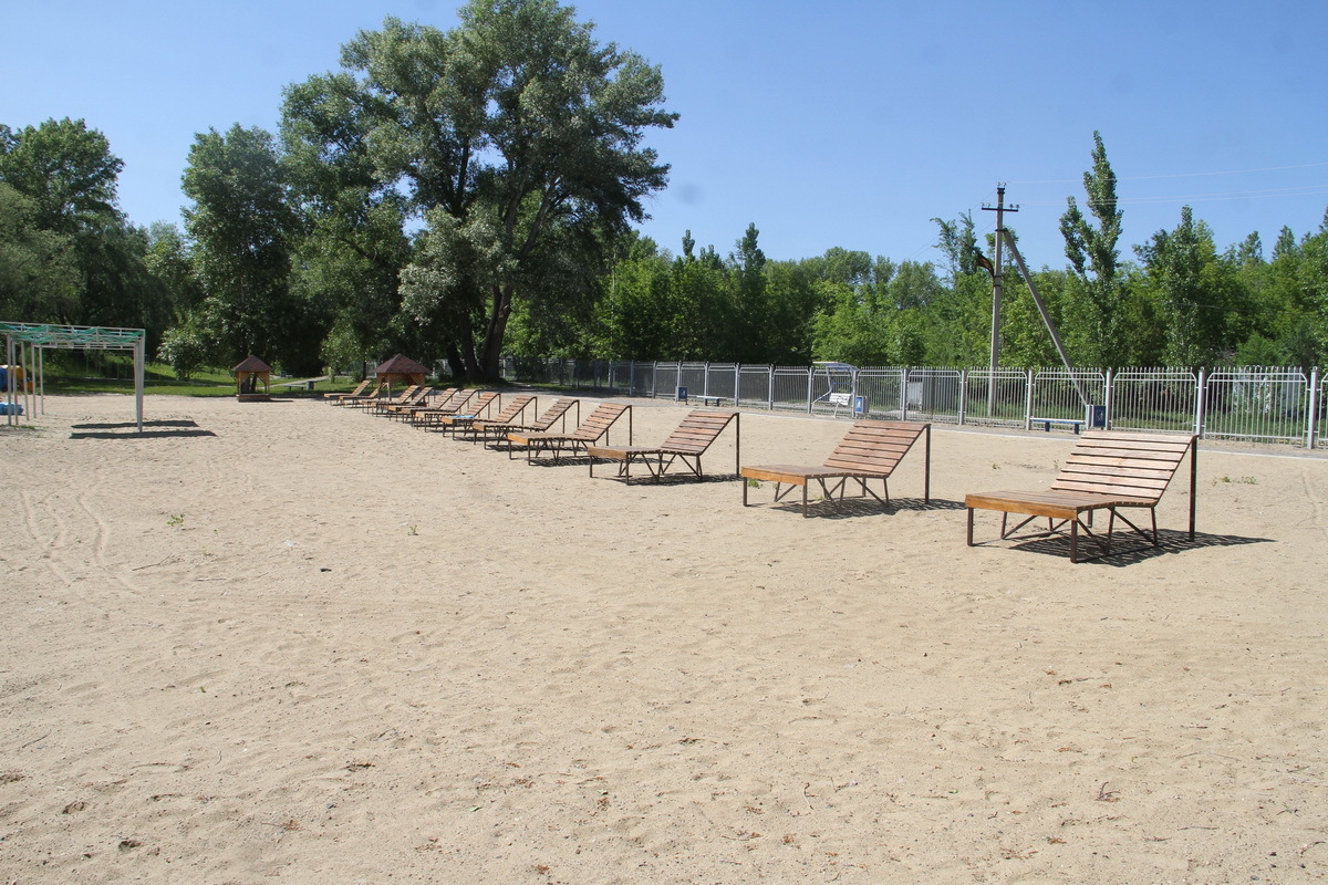 В Усть-Каменогорске открылся пляж в Левобережном парке