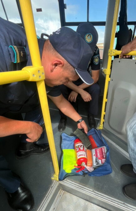 В ВКО полицейские проверили школьные автобусы