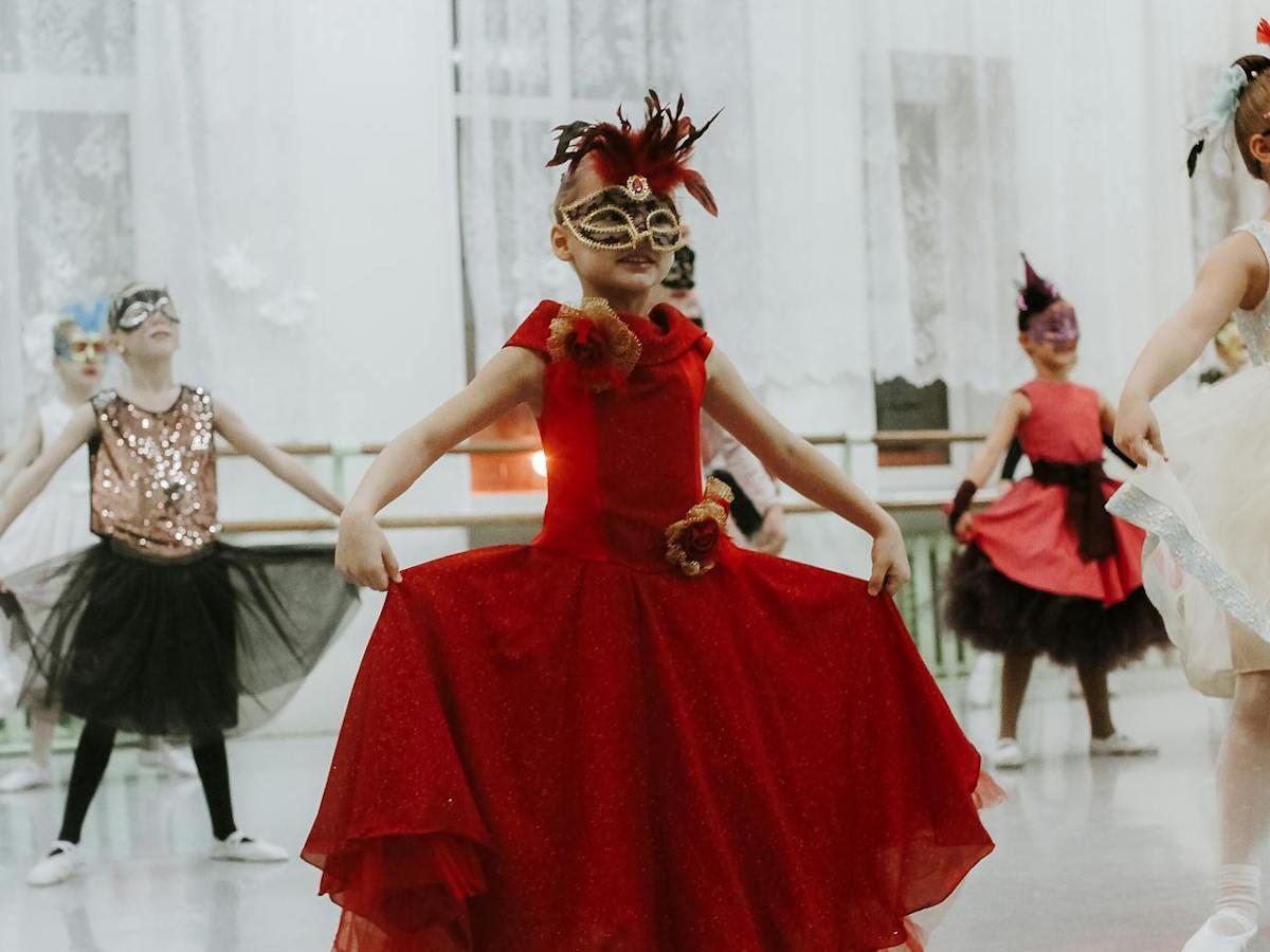 Куда отдать ребёнка, если он любит выступать публично?