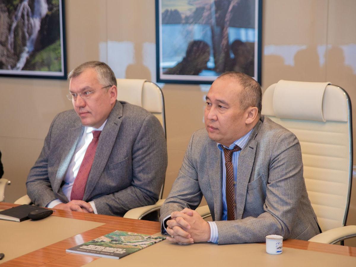 Аким ВКО встретился с археологами