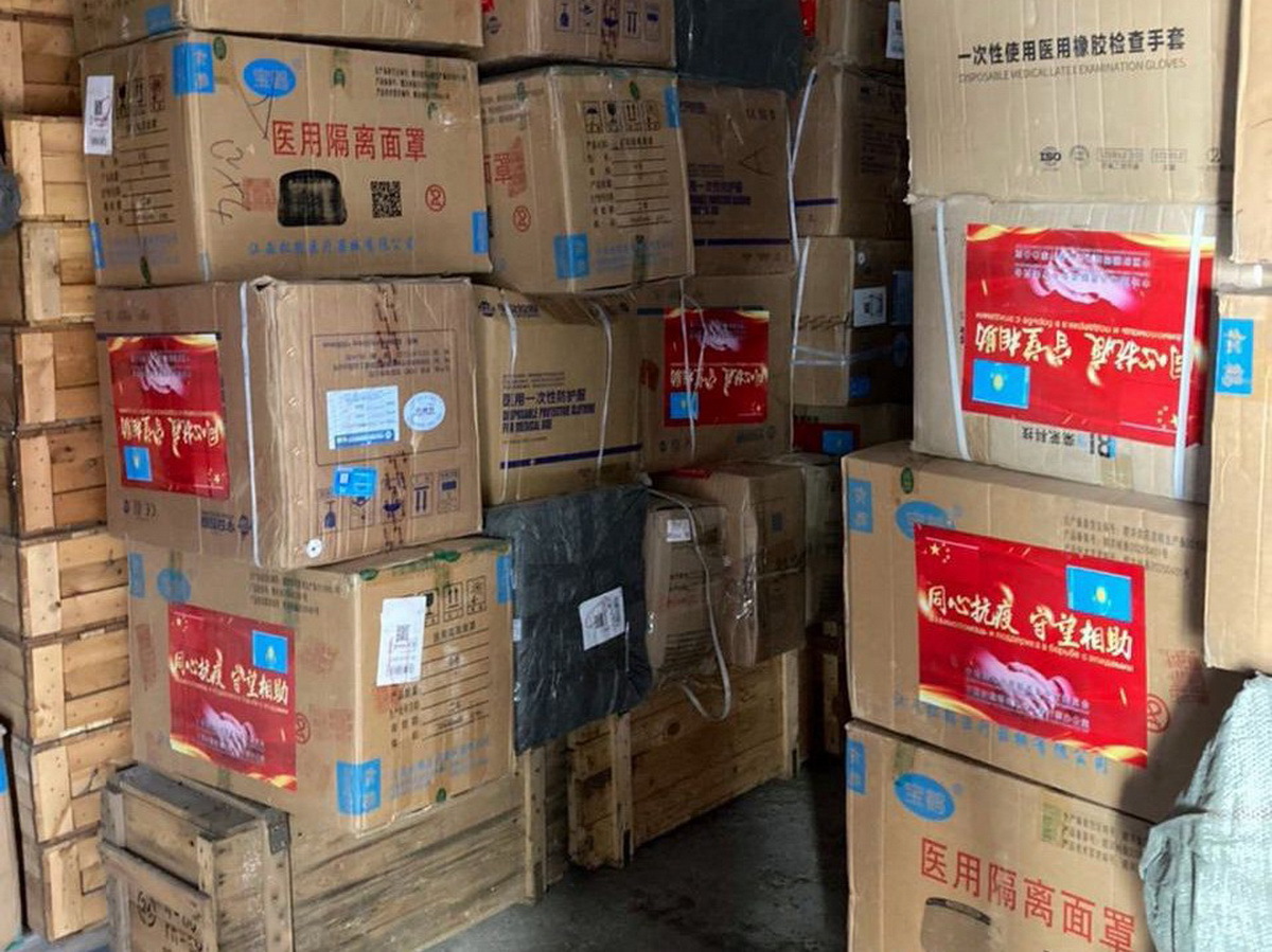 Гуманитарный груз со средствами индивидуальной защиты прибыл в ВКО из Китая