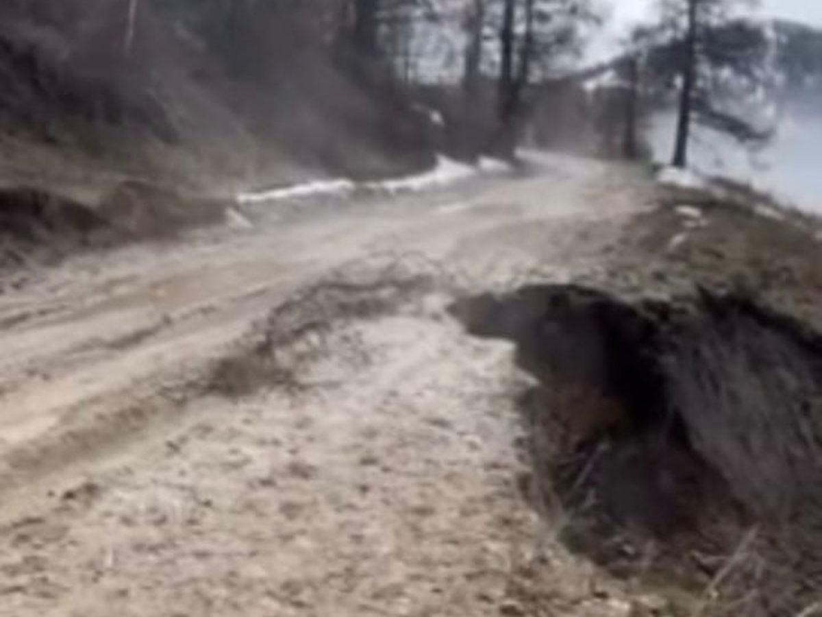 В ВКО на трассе произошел обвал 