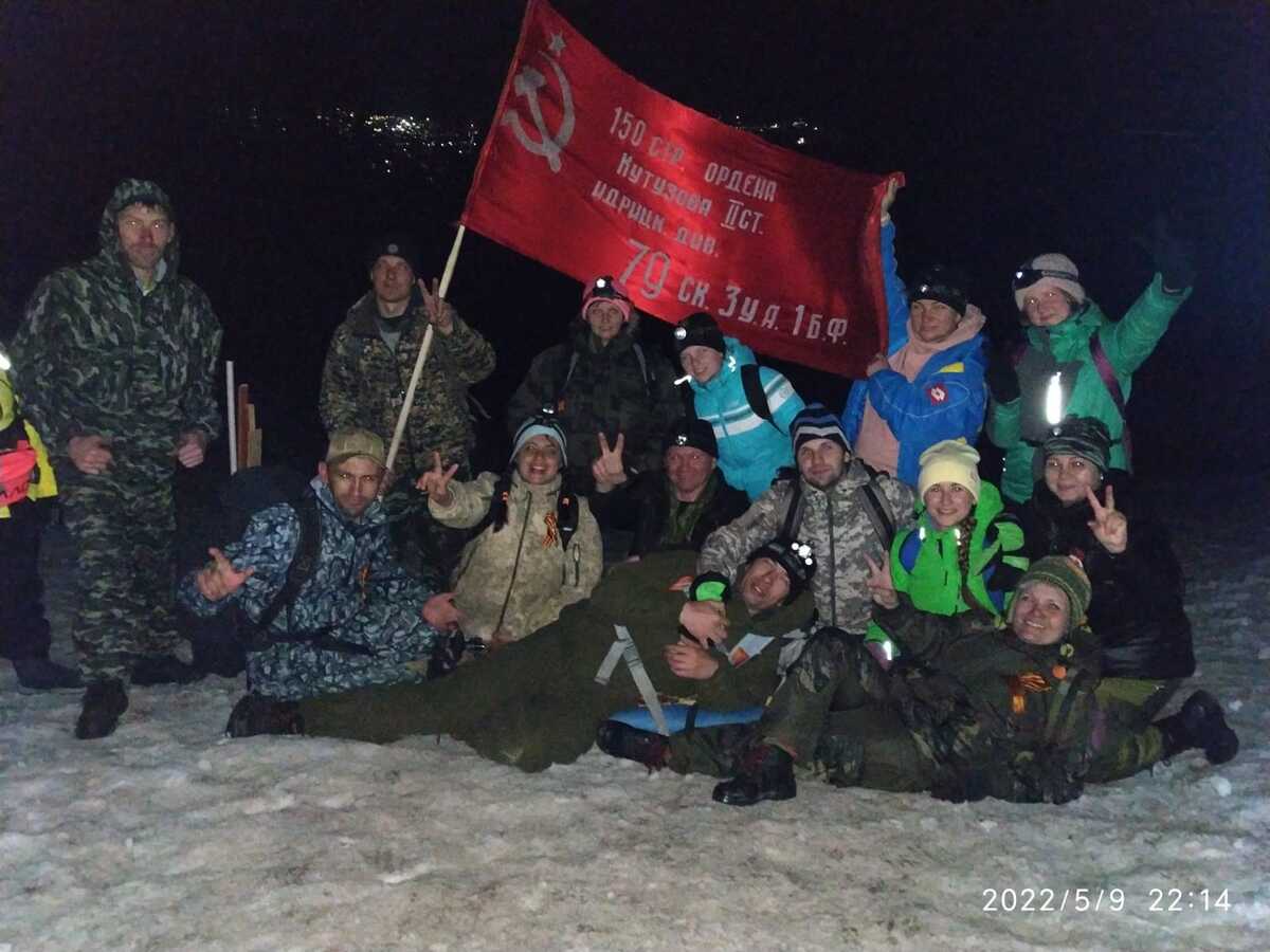 Огромную звезду зажгли активисты в горах Риддера