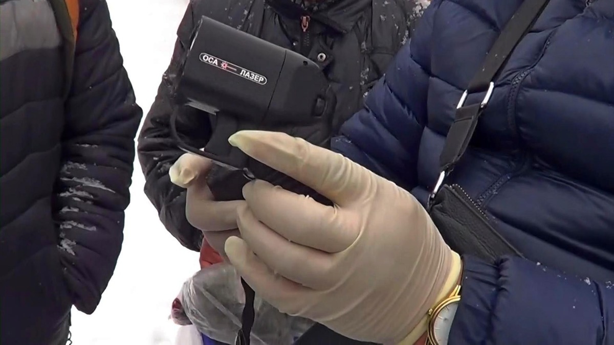 Полицейские нашли в автомобиле жителя ВКО наркотики и пистолет