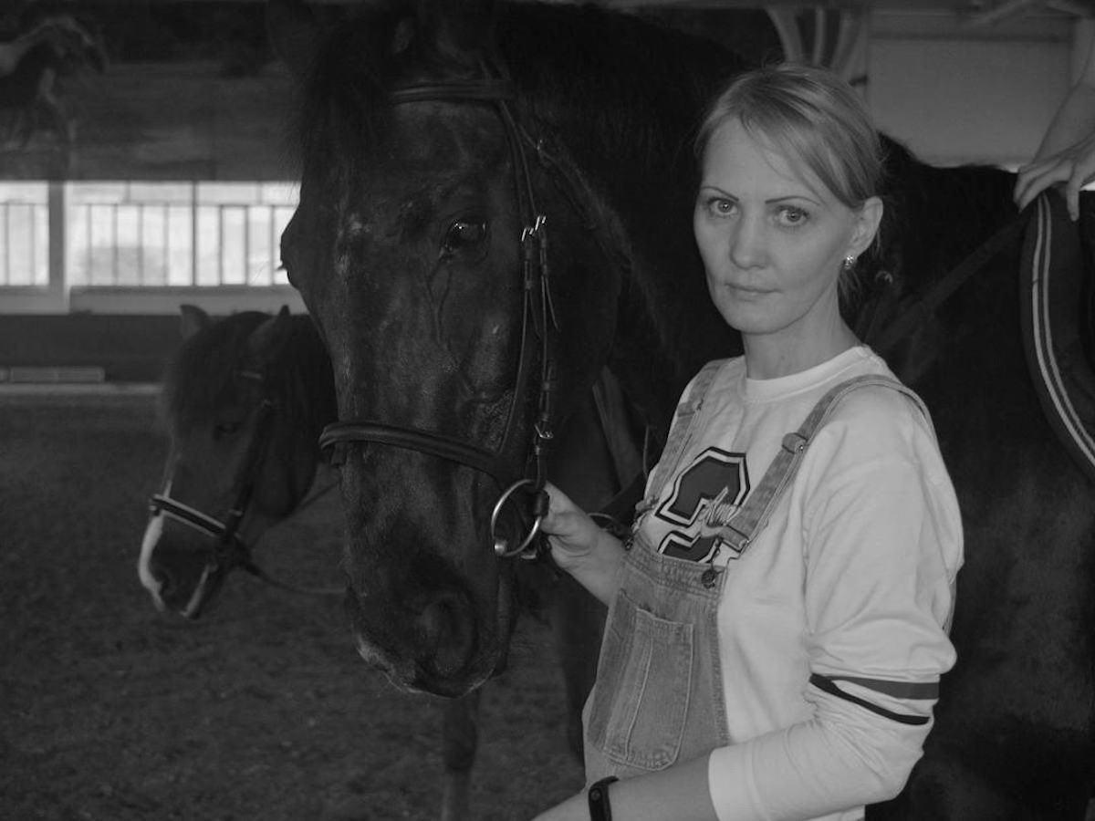 В ВКО открыли крытый конноспортивный манеж имени Елены Черниковой