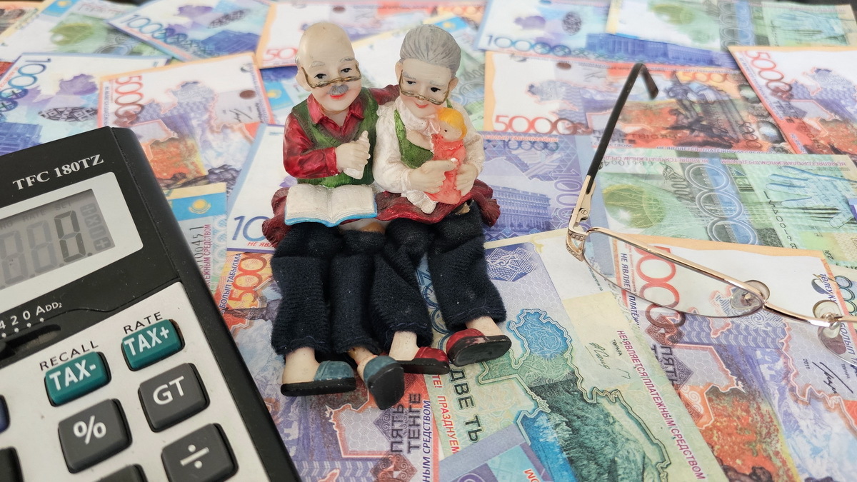 Насколько выросли пенсии и пособия в Казахстане в 2026 году