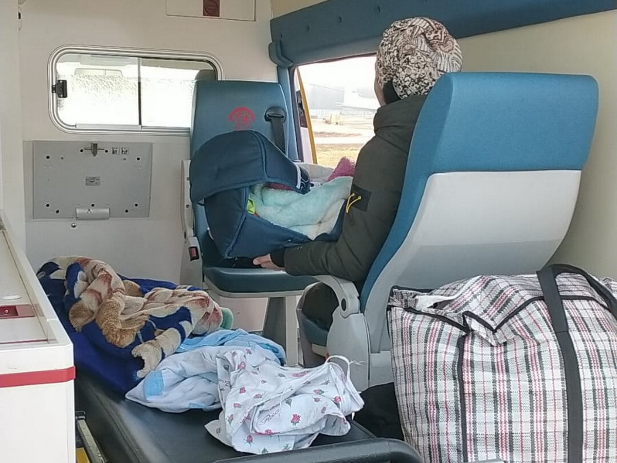 Новорожденного и его маму доставили в Усть-Каменогорск на вертолёте