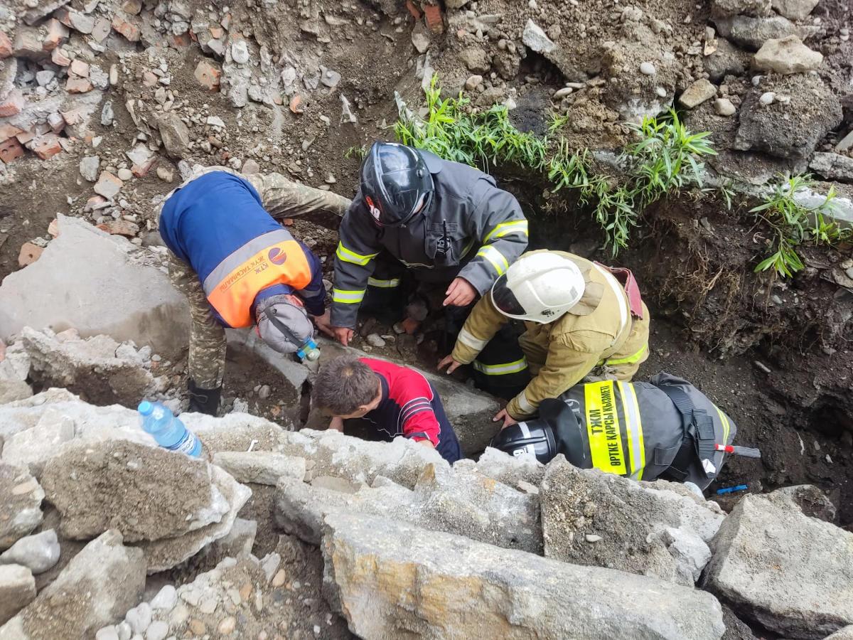 В одном из райцентров ВКО сотруднику КСК потребовалась помощь спасателей