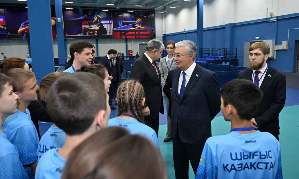 Президент подарил центру настольного тенниса автобус