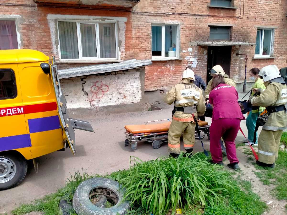 В ВКО ребёнок застрял под качелями