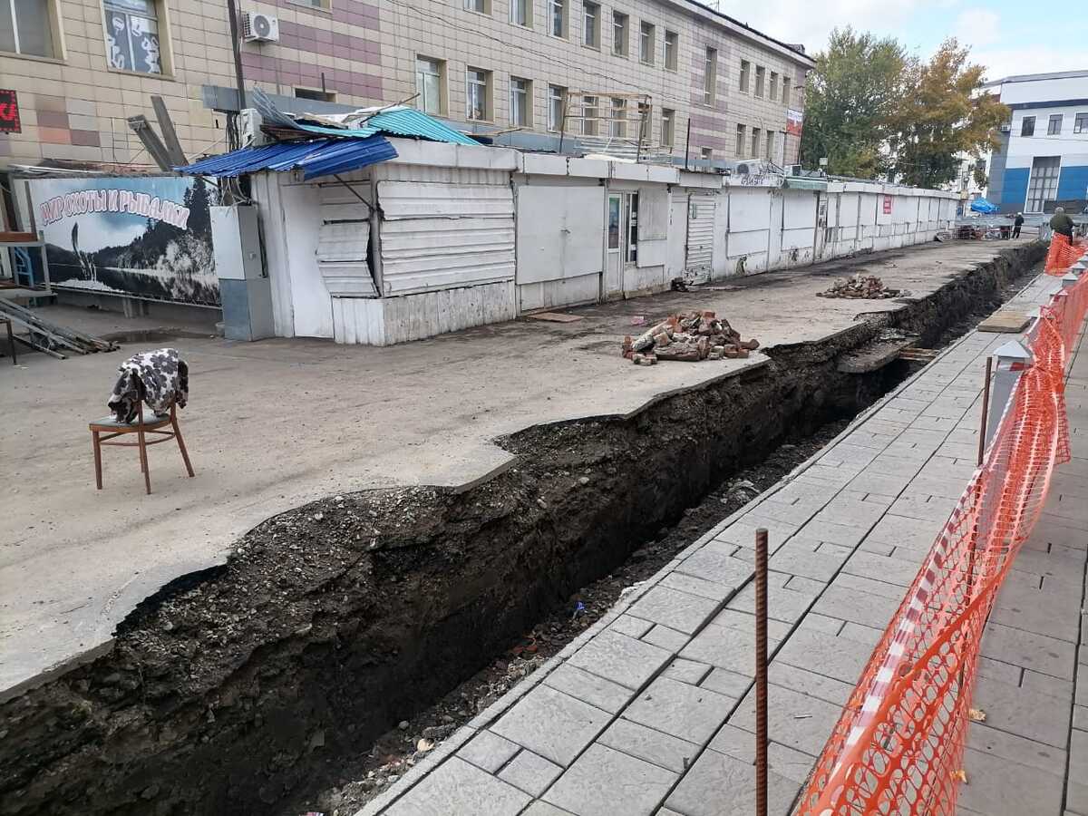 В Усть-Каменогорске на территории Центрального рынка ведутся земляные работы