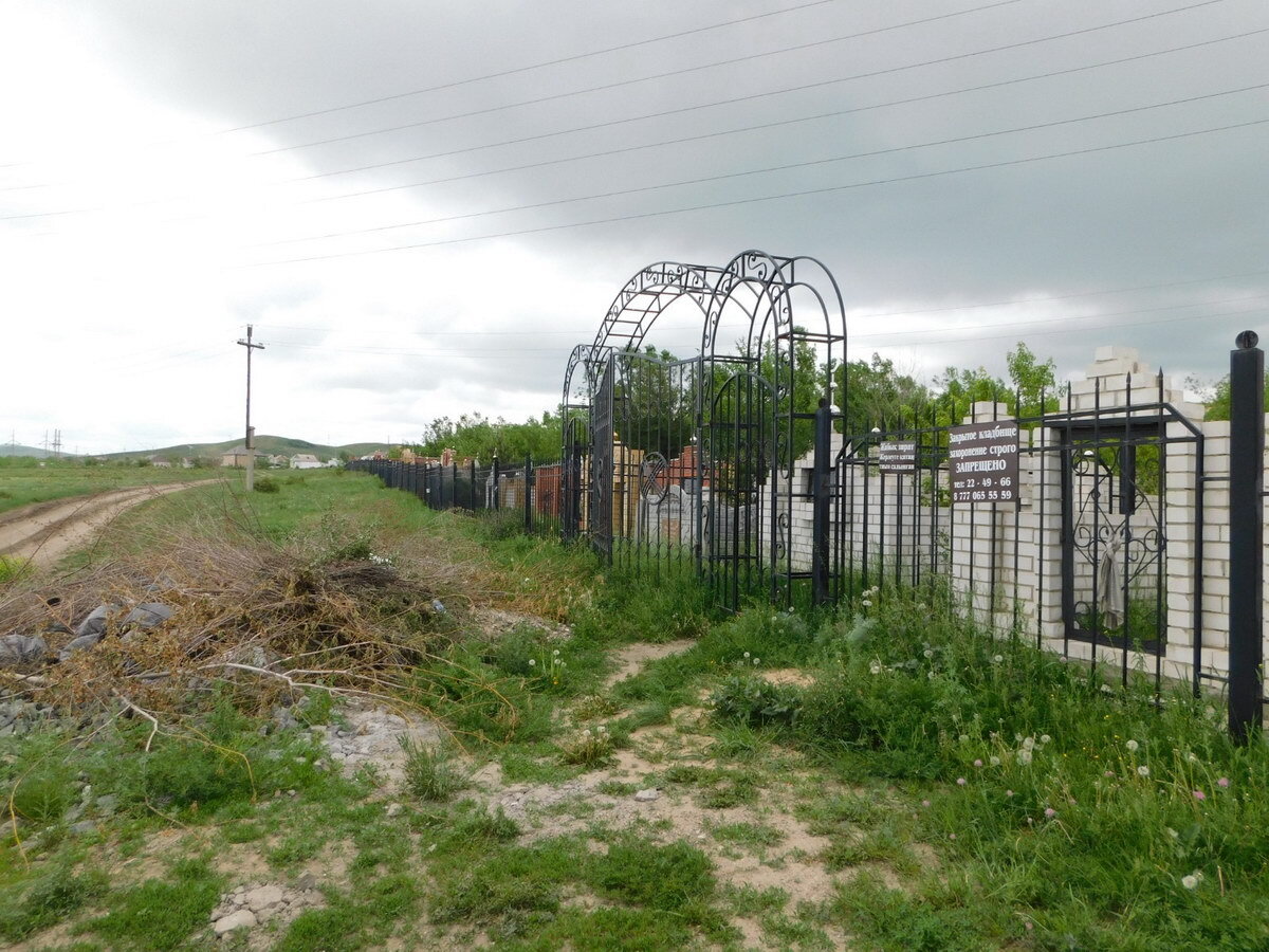 Кто наводит порядок на кладбищах Усть-Каменогорска?