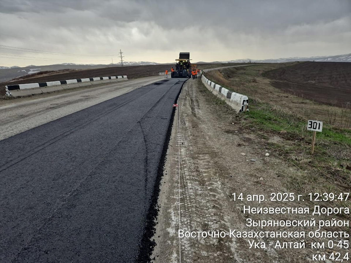 В ВКО на Бухтарминской трассе приступили к укладке асфальта