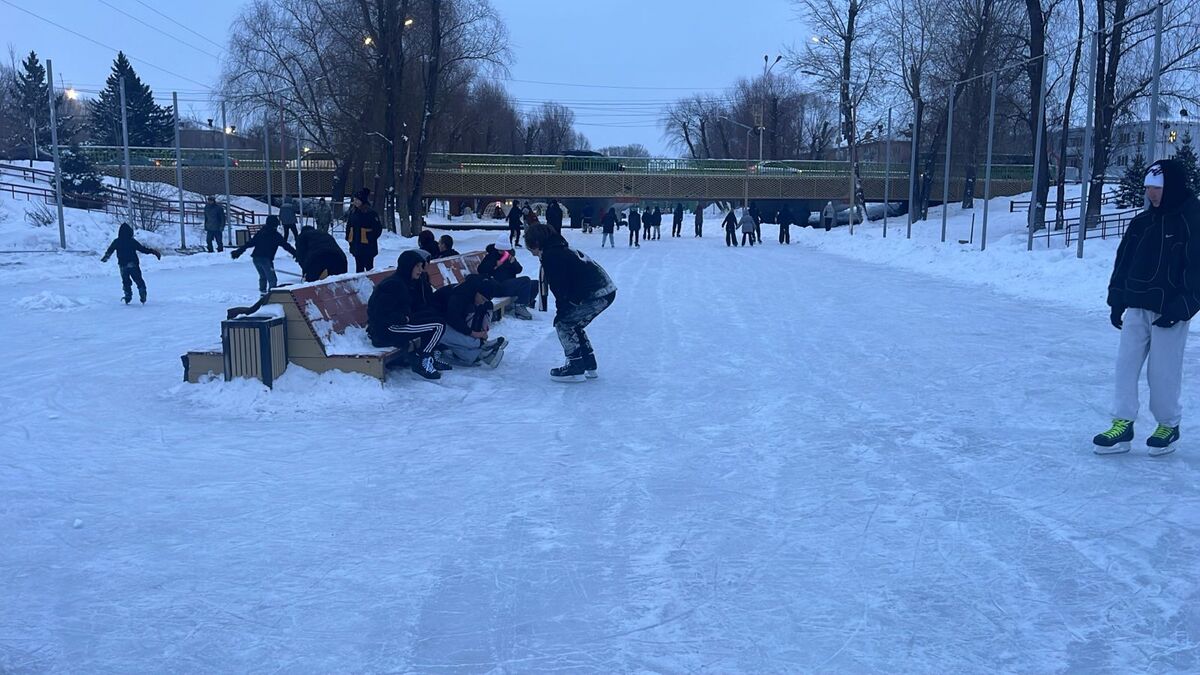 Где в Усть-Каменогорске можно покататься на коньках и стьюбах?
