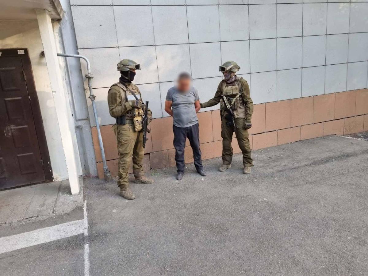 Житель Усть-Каменогорска за два года отдал вымогателю 50 миллионов тенге