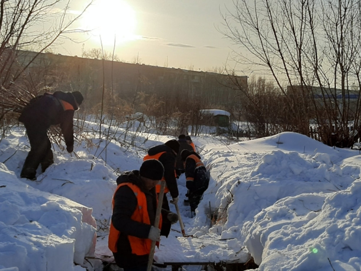 В Усть-Каменогорске соорудили арык с целью защиты Ахмирово от паводка