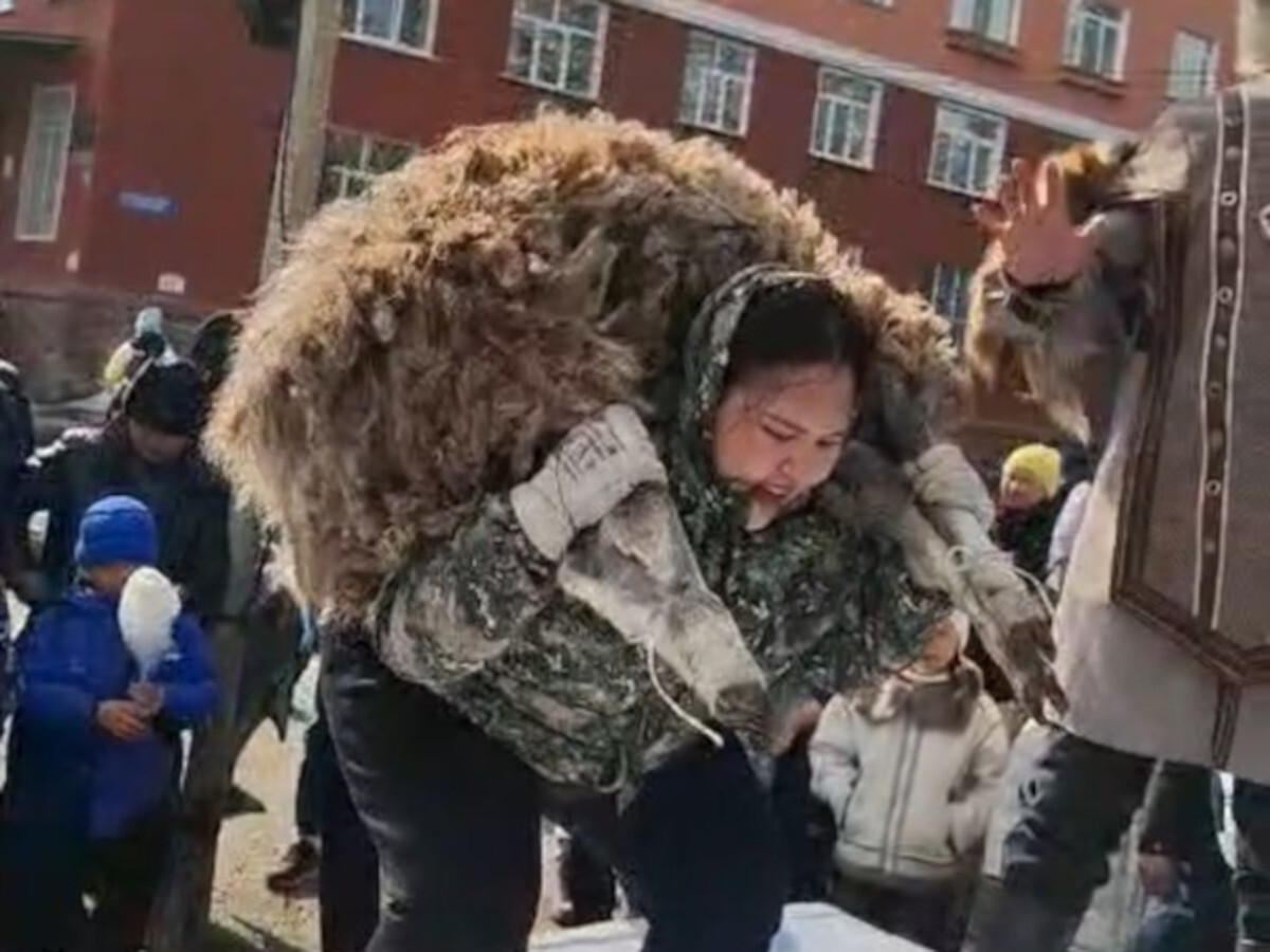 Победителем в соревновании по поднятию барана в Риддере стала женщина